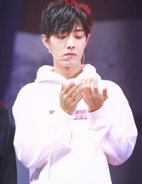 肖战最新吃瓜爆料,揭秘娱乐圈背后的惊人真相！